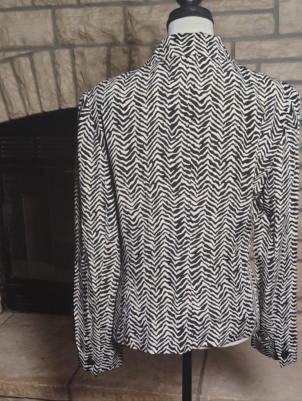 Dana Buchman Zebra-Print Blazer Size 10 - Picture 3 of 5